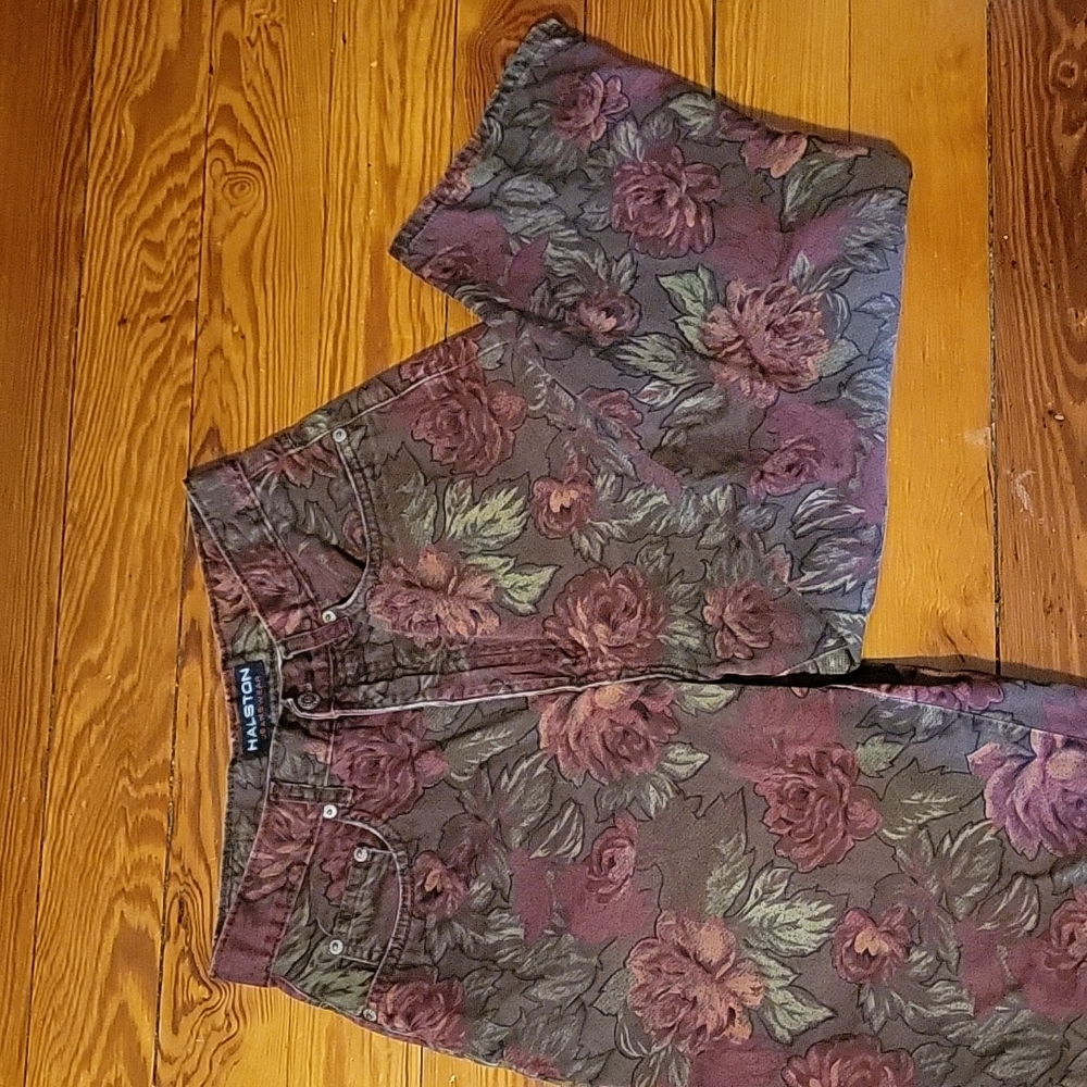 Vintage Floral Cropped Mom Jeans - Picture 2 of 5